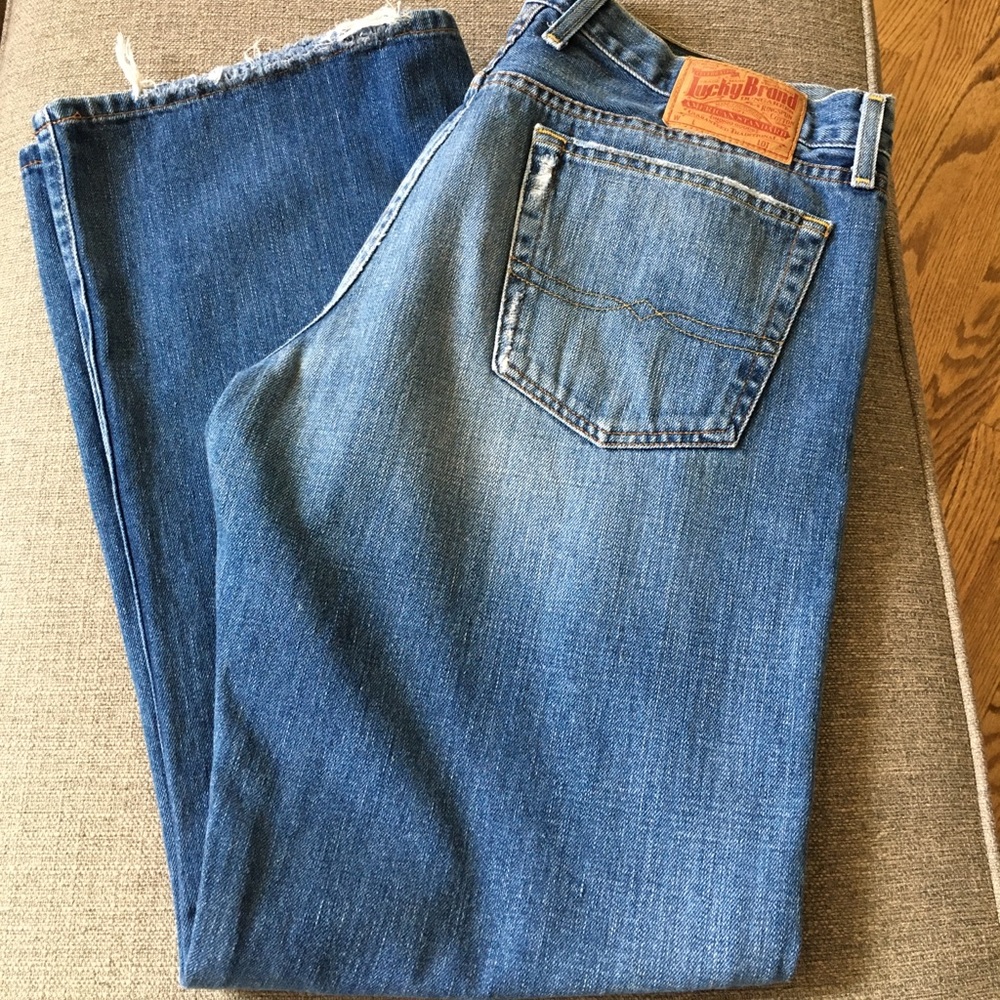 Vintage Lucky Brand relaxed bootcut jeans. See all pictures for condition. Sz 34